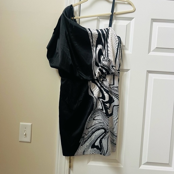 Jessica Simpson Dresses & Skirts - Jessica Simpson One Shoulder Black and White Dress